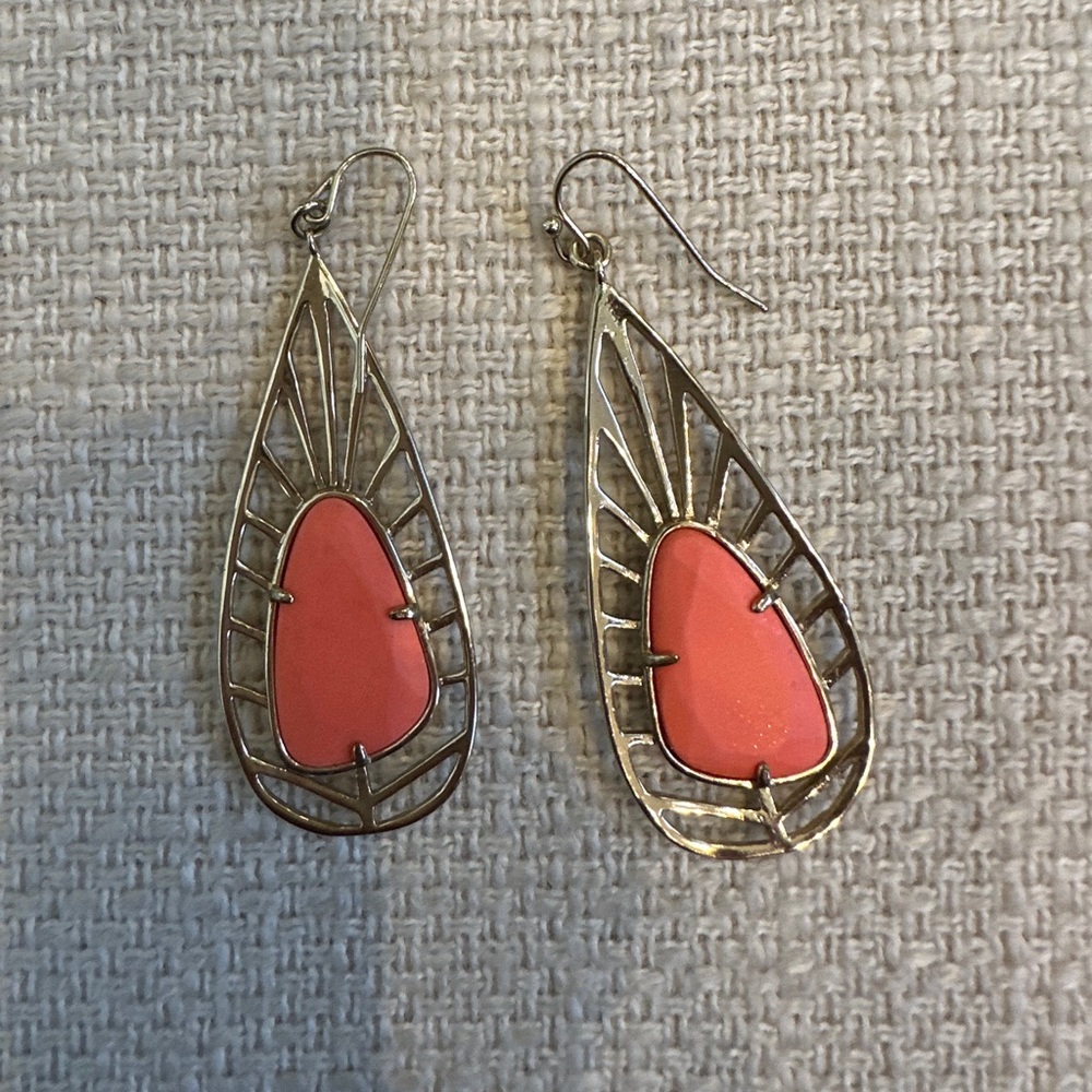 Unique Kendra Scott earrings
